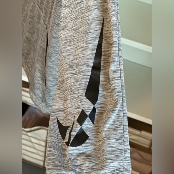 Nike Big Boys Comfort Dri-fit Fleece Training Top - Picture 5 of 8